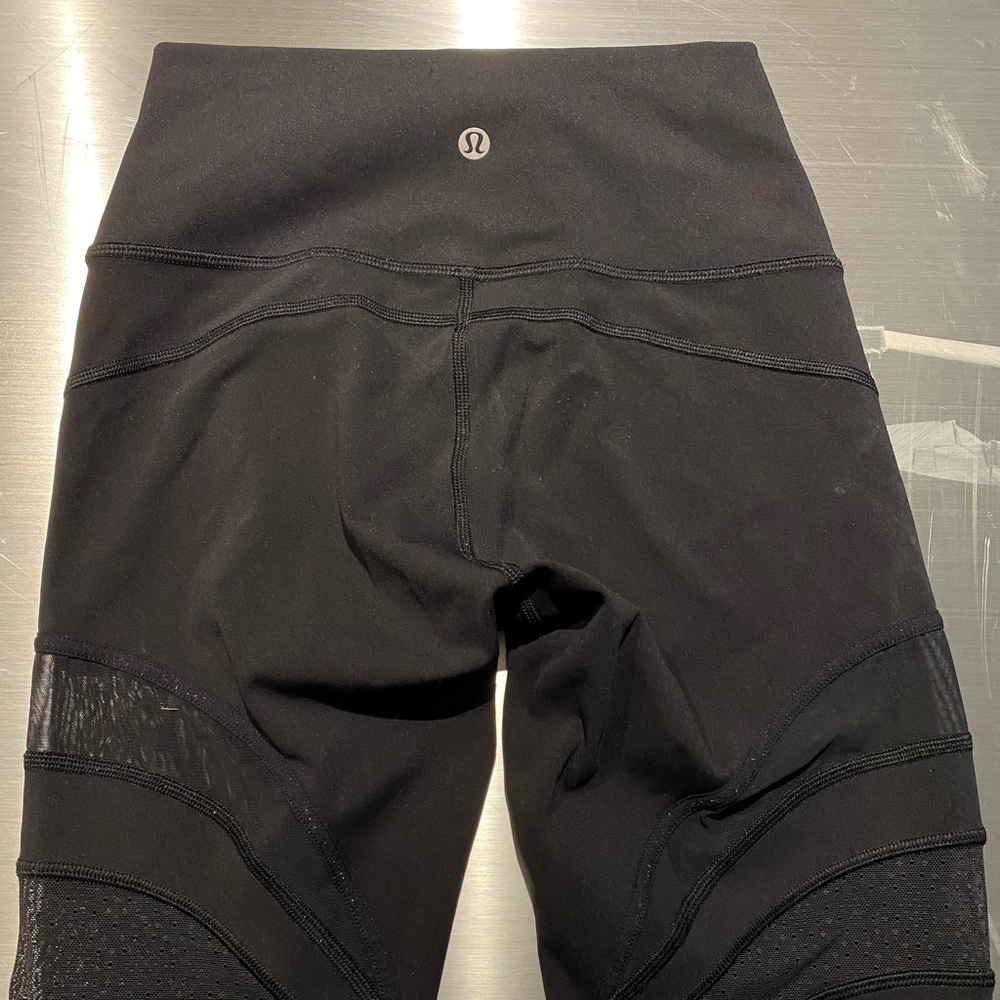 SUPER CUTE LULULEMON HIGH RISE LEGGING - Picture 2 of 6
